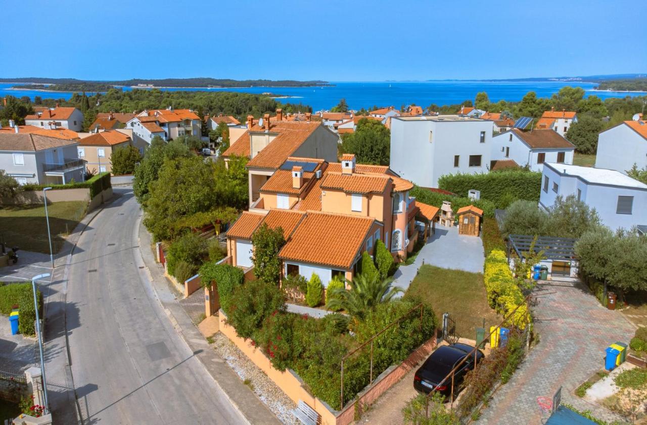 Villa Natalia With Private Pool Near The Sea