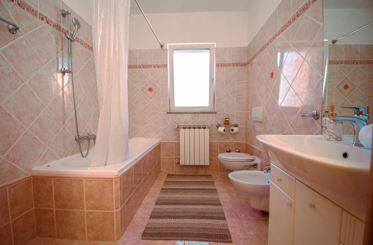 Villa Natalia With Private Pool Near The Sea *