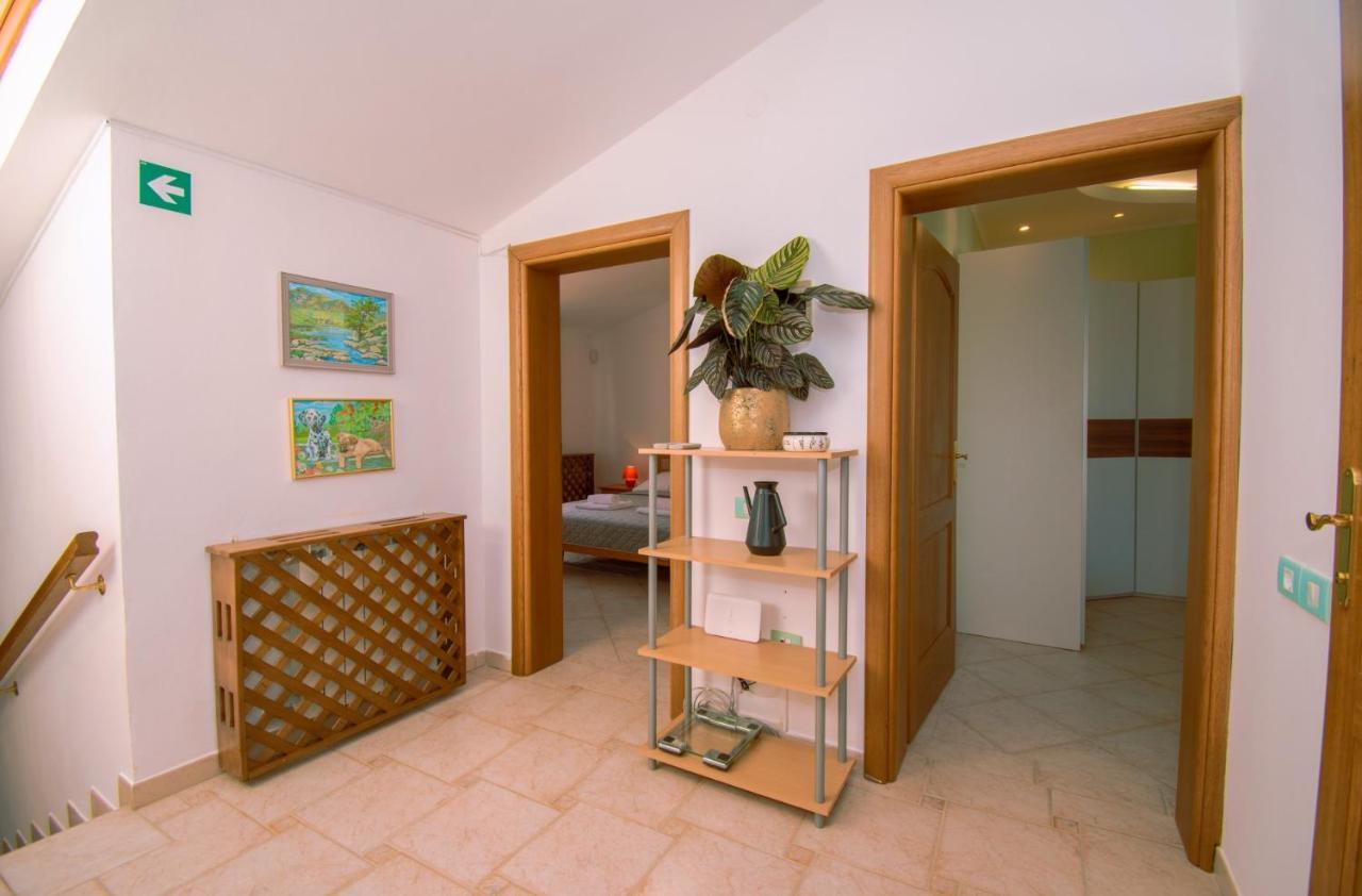 Villa Natalia With Private Pool Near The Sea *