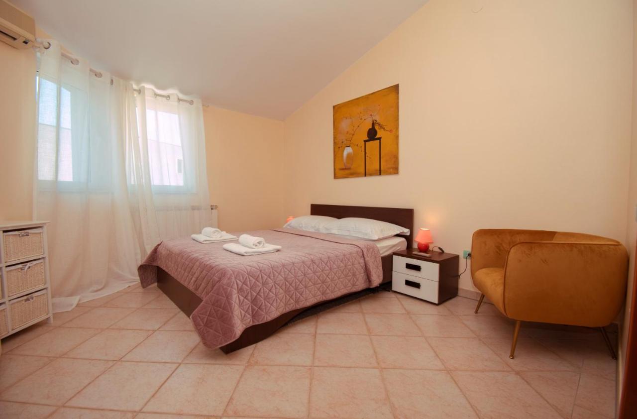 Natalia With Private Pool Near The Sea Villa *