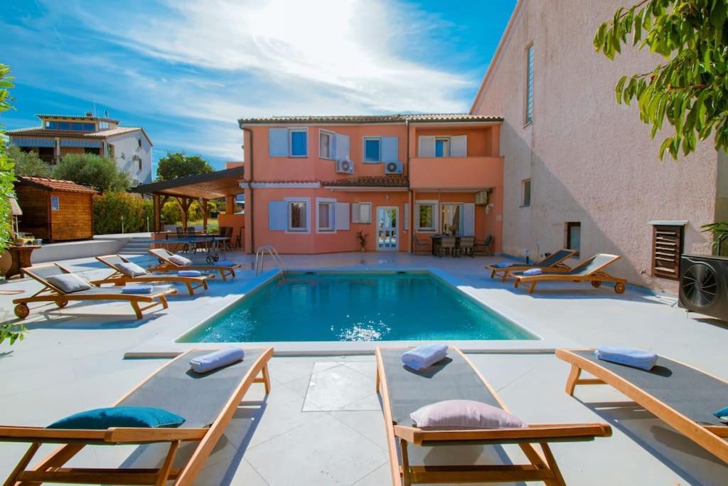 Natalia With Private Pool Near The Sea Pula