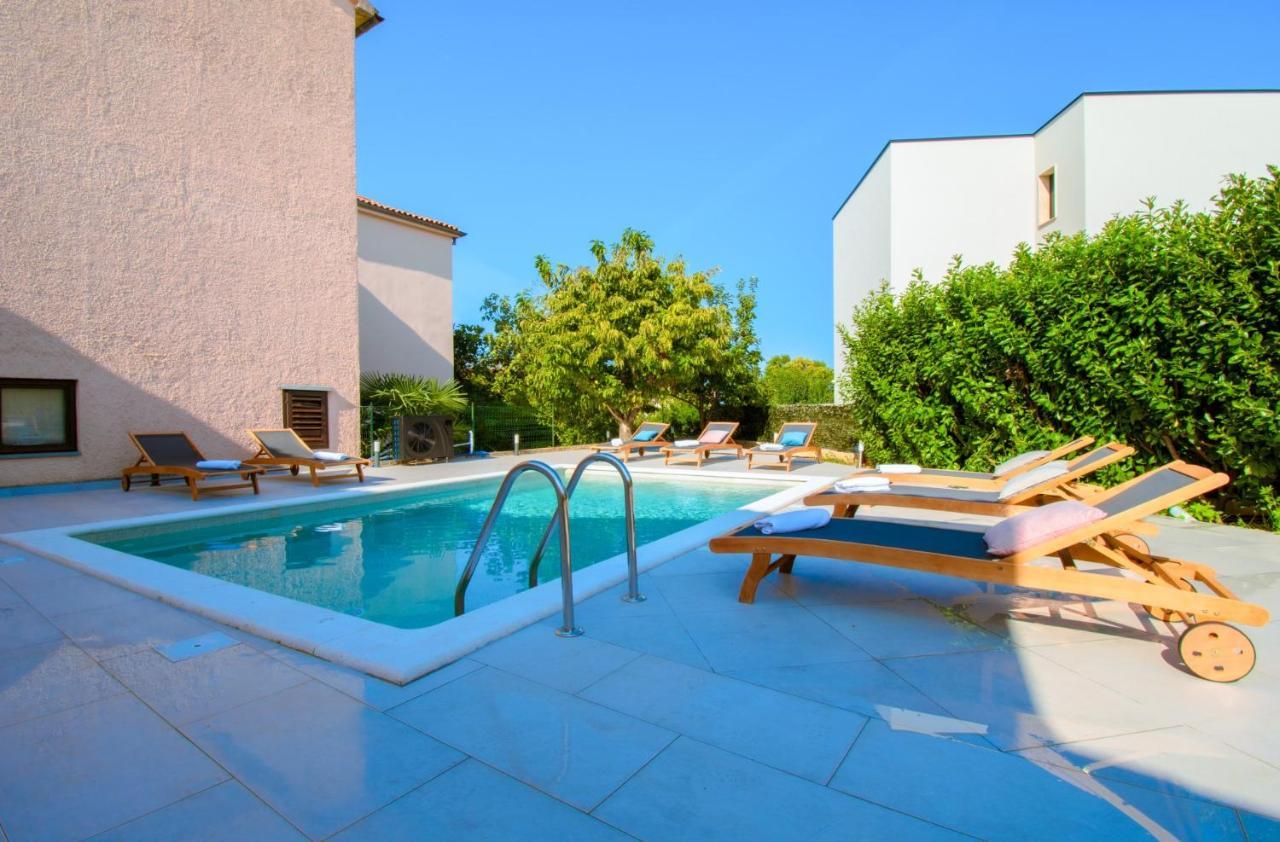Natalia With Private Pool Near The Sea *