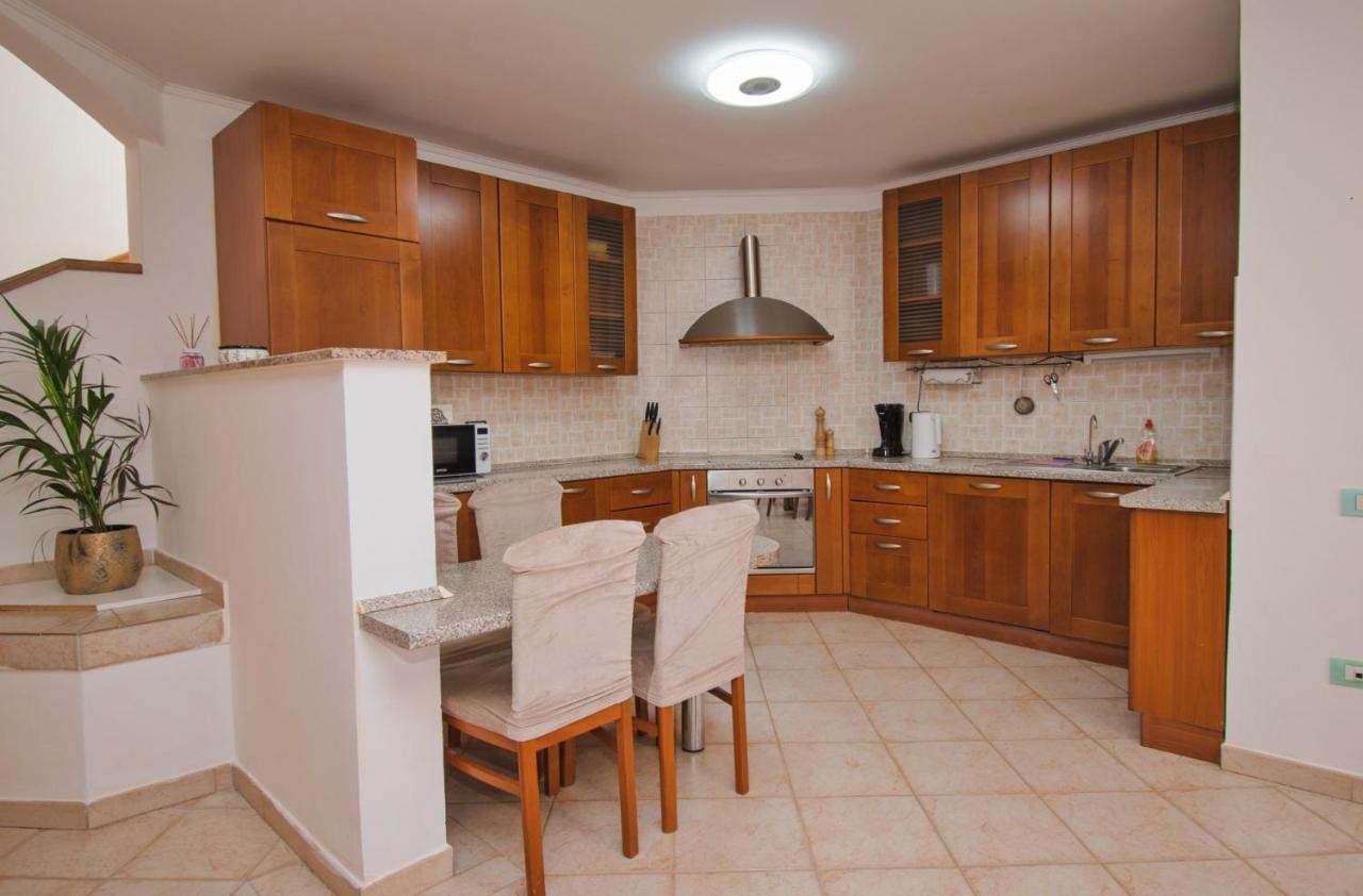 Villa Natalia With Private Pool Near The Sea